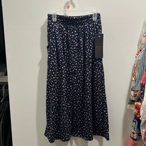 adorable midi flower skirt! perfect for spring time & super comfy!